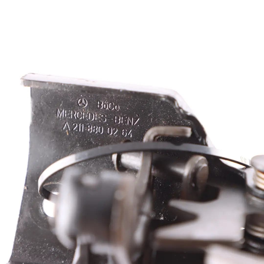 Rygiel Zamek Zatrzask Maski Pokrywy Silnika do Mercedes W211 o numerze A2118800264 Mercedes W211 Rygiel Zamek Zatrzask Maski Pokrywy Silnika - SKU A2118800264 - Numer Części A2118800264