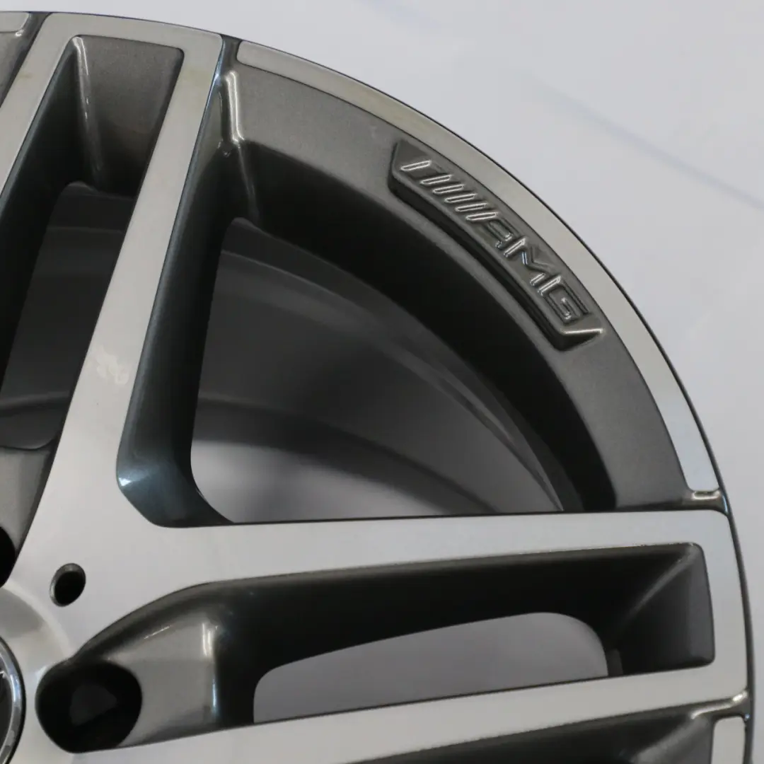 Leichtmetallfelge 5-Doppelspeiche 18" ET:48 8.5J für Mercedes W212 AMG mit Teilenummer A2124010300 Mercedes W212 AMG Leichtmetallfelge 5-Doppelspeiche 18" ET:48 8.5J - SKU A2124010300 - Teilenummer A2124010300