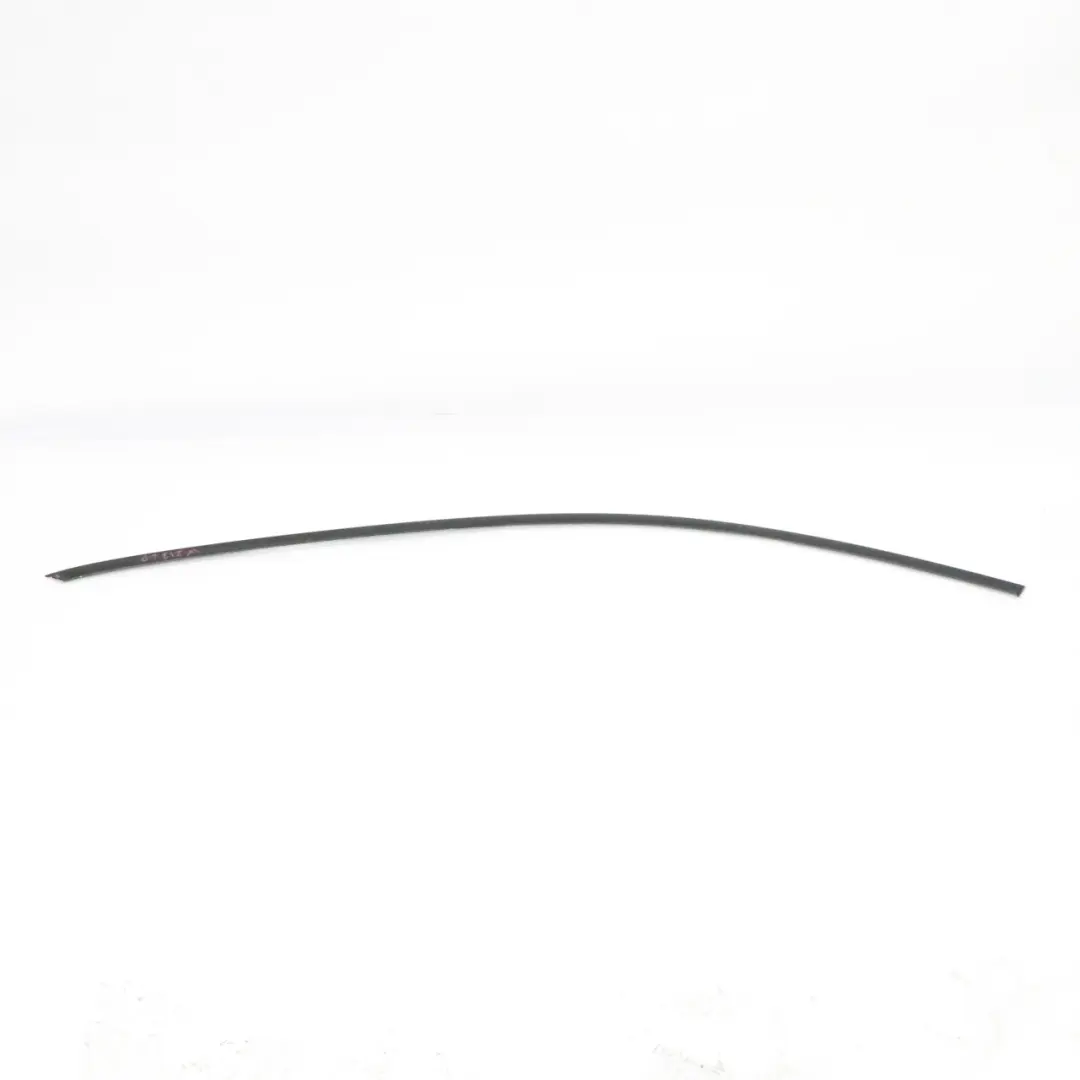 Mercedes W213 Górna Listwa Szyby Drzwi Lewy Przód Czarna - SKU A2136909504 - Numer Części A2136909504