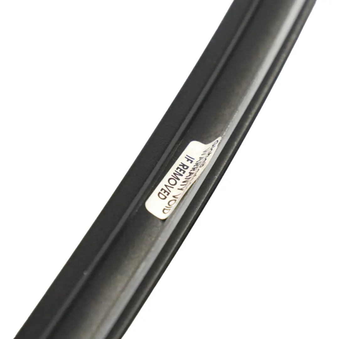 Mercedes W213 Bande d'habillage de vitre de porte avant gauche Noir - SKU A2136909504 - Numéro de pièce A2136909504