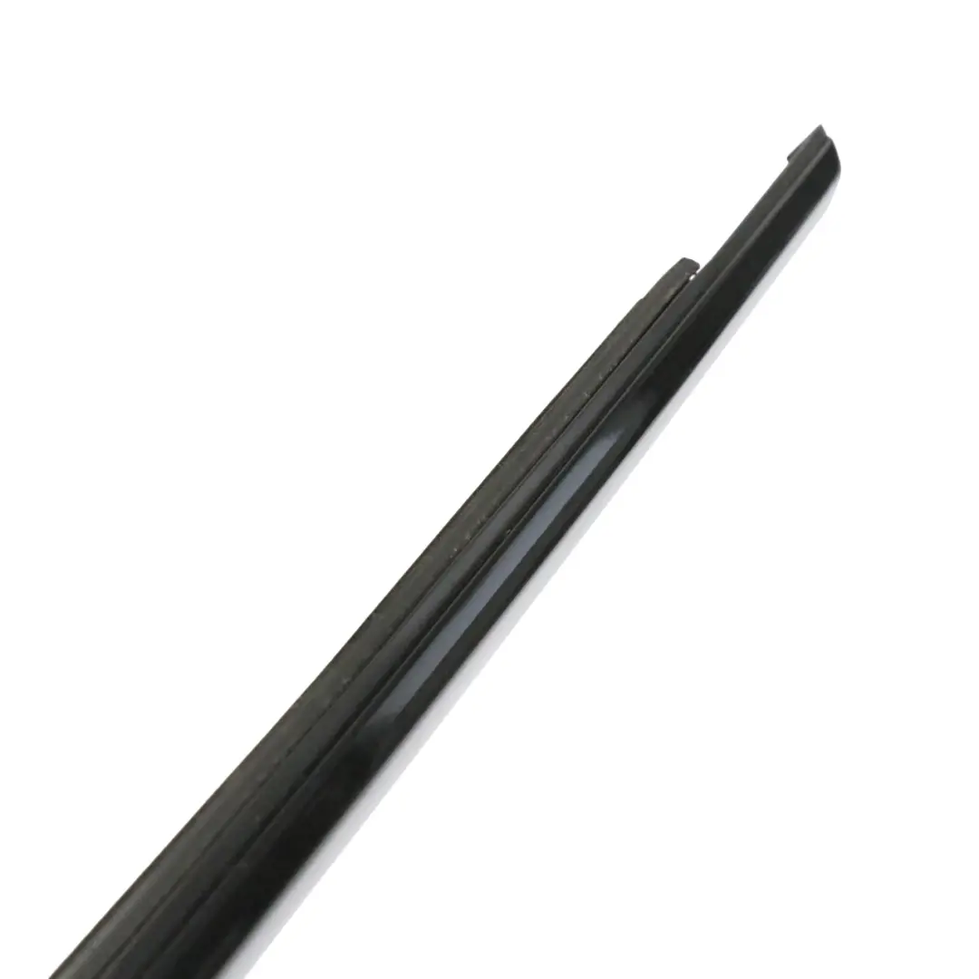 E220 W213 Ventana Exterior Trim Bar Tira Puerta Trasera Derecha para Mercedes con número de pieza A2137300224 Mercedes E220 W213 Ventana Exterior Trim Bar Tira Puerta Trasera Derecha - SKU A2137300224-1 - Número de pieza A2137300224