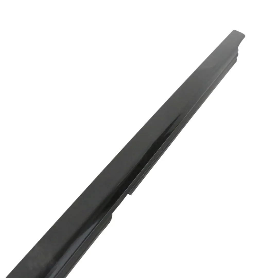 Mercedes E220 W213 Fenêtre Barre de garniture extérieure Porte arrière droite - SKU A2137300224-1 - Numéro de pièce A2137300224