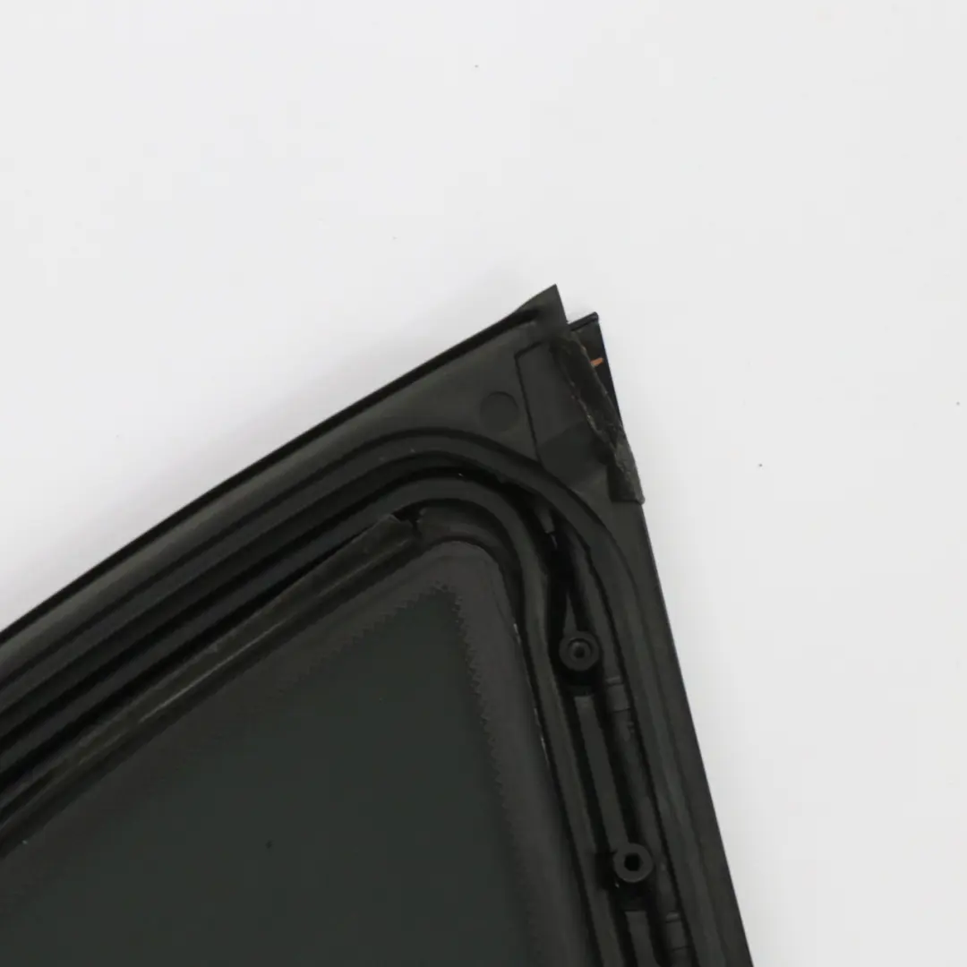 Mercedes W213 Puerta Fija Cristal Ventana Trasera Izquierda Tintado - SKU A2137301706 - Número de pieza A2137301706