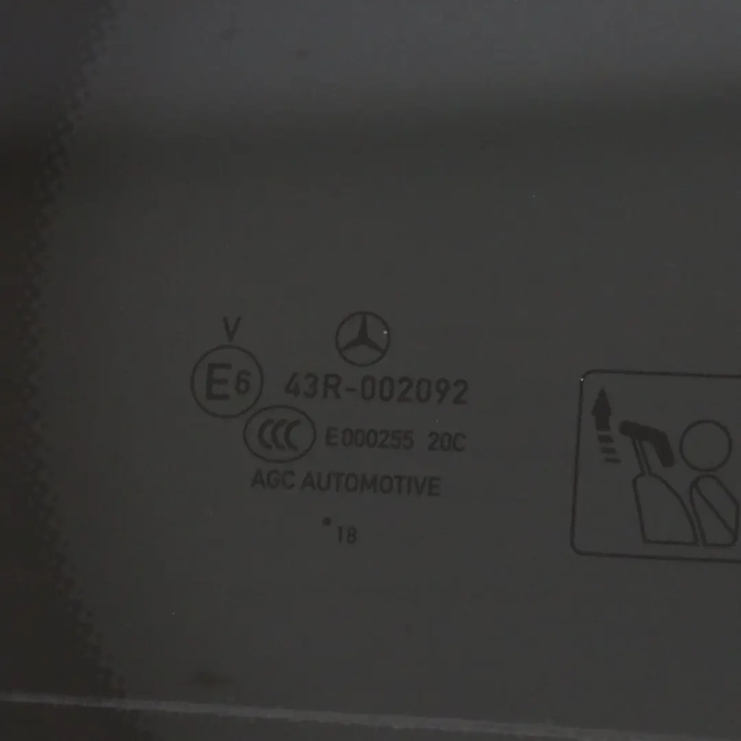 Szyba Karoseryjna Drzwi Szkło Przyciemniane do Mercedes W213 o numerze A2137301806 Mercedes W213 Szyba Karoseryjna Drzwi Szkło Przyciemniane - SKU A2137301806 - Numer Części A2137301806