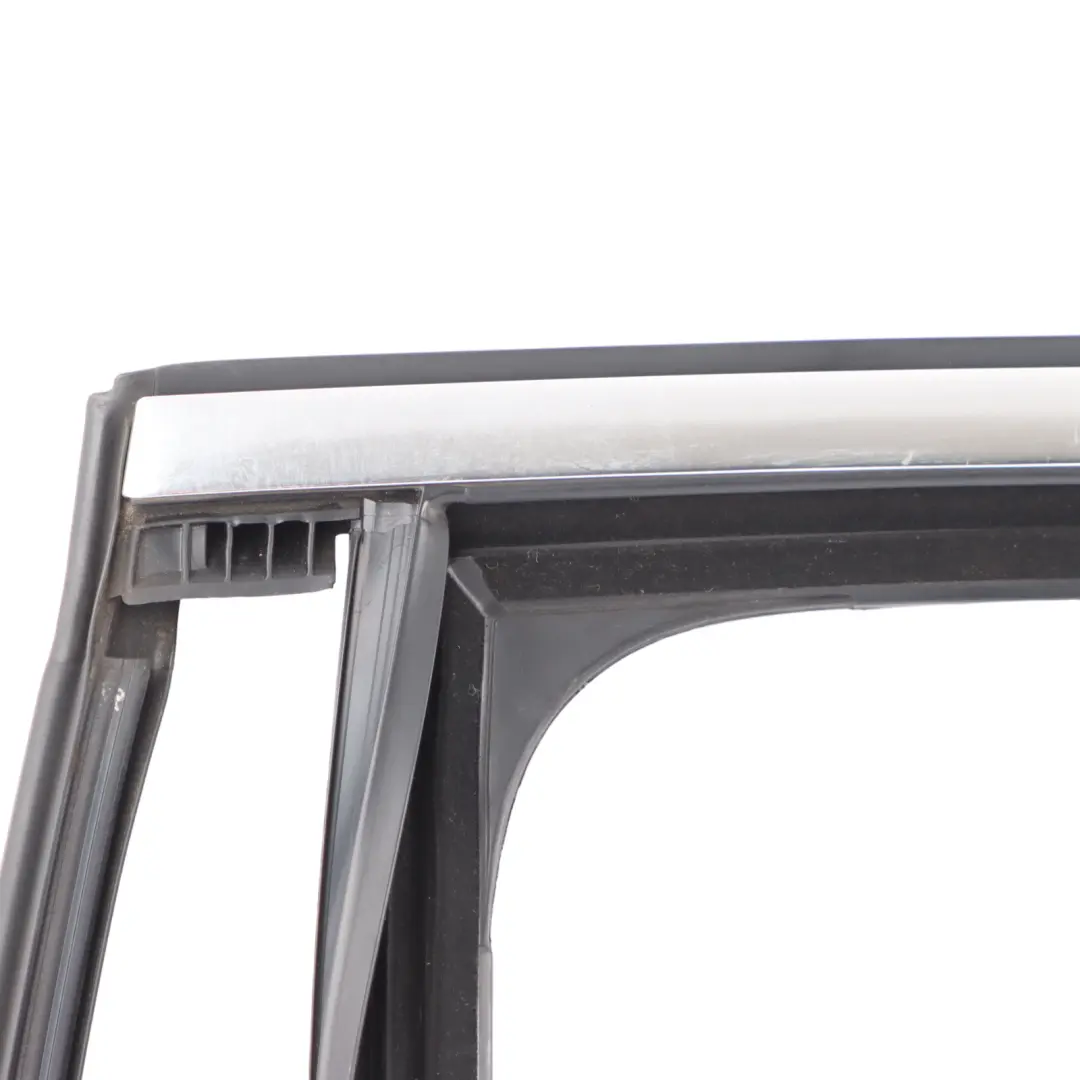 Mercedes W213 Joint de Porte Fenêtre Arriere Gauche Chrome - SKU A2137357300 - Numéro de pièce A2137357300