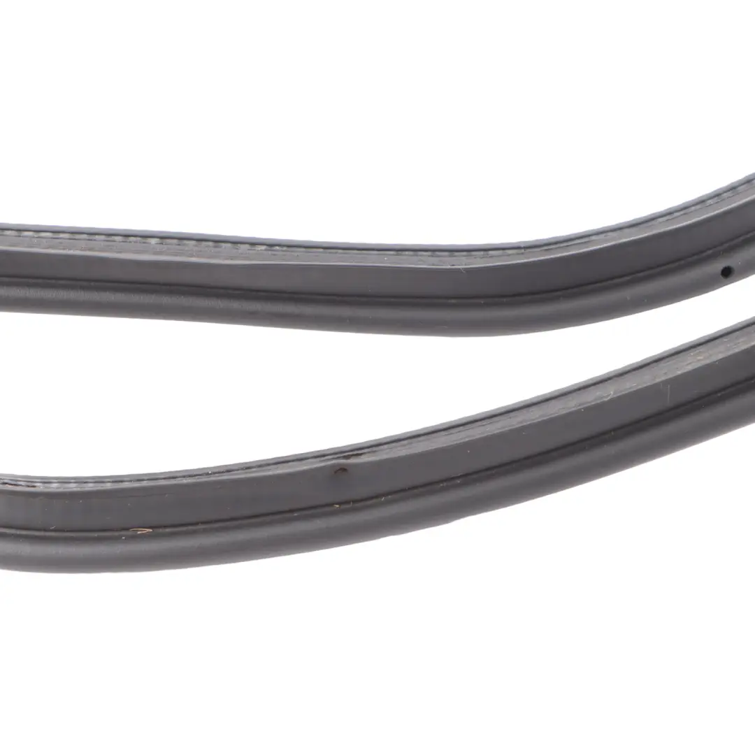 Mercedes C219 Joint protection bord Couvercle hayon Scellage - SKU A2197500298 - Numéro de pièce A2197500298