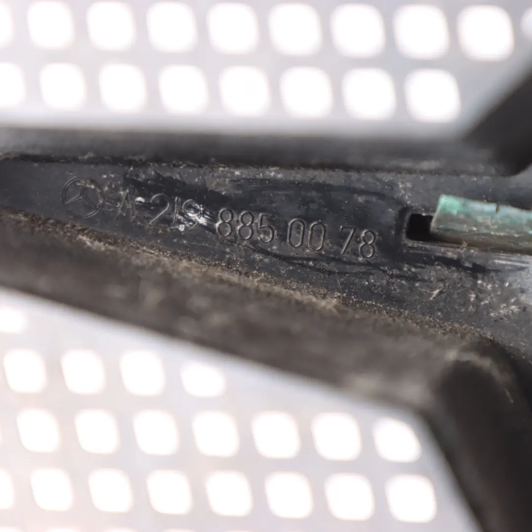 Parachoques Delantero Parrilla Estrella Emblema para Mercedes C219 con número de pieza A2198850078 Mercedes C219 Parachoques Delantero Parrilla Estrella Emblema - SKU A2198850078 - Número de pieza A2198850078