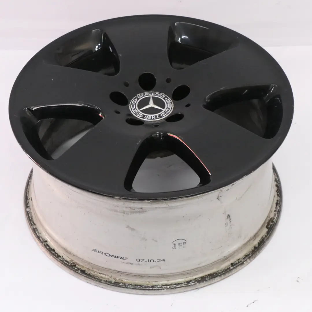 Schwarz Leicht Metall Felge 17" 8J ET:43 für Mercedes W221 mit Teilenummer A2214010302 Mercedes W221 Schwarz Leicht Metall Felge 17" 8J ET:43 - SKU A2214010302-1 - Teilenummer A2214010302
