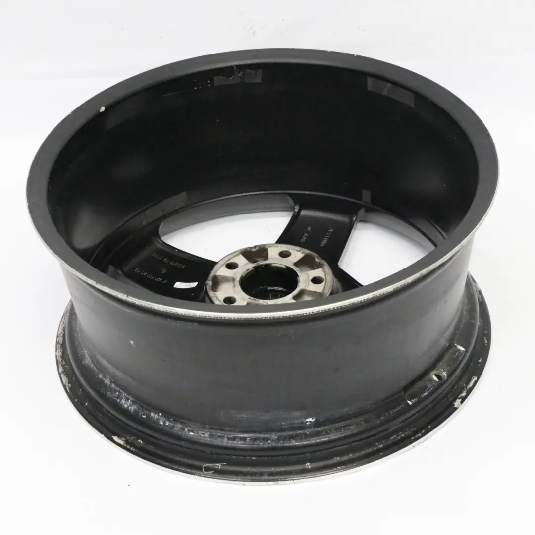 Silberne Leichtmetallfelge 19" 8,5J ET:43 für Mercedes W221 AMG mit Teilenummer A2214012602 Mercedes W221 AMG Silberne Leichtmetallfelge 19" 8,5J ET:43 - SKU A2214012602-3 - Teilenummer A2214012602