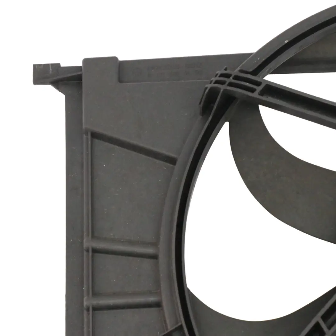 Mercedes W221 S500 Boîtier carter ventilateur radiateur Refroidissement moteur - SKU A2215050155-1 - Numéro de pièce A2215050155
