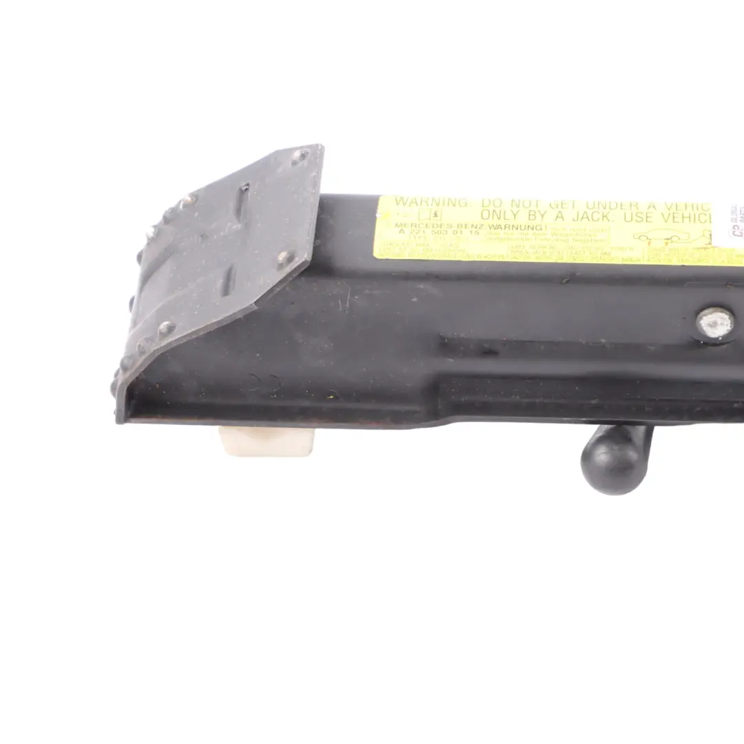 Sollevatore di ruota Cric levage Outil de levage per Mercedes C216 W221 con numero di parte A2215830115 Mercedes C216 W221 Sollevatore di ruota Cric levage Outil de levage - SKU A2215830115 - Numero di parte A2215830115