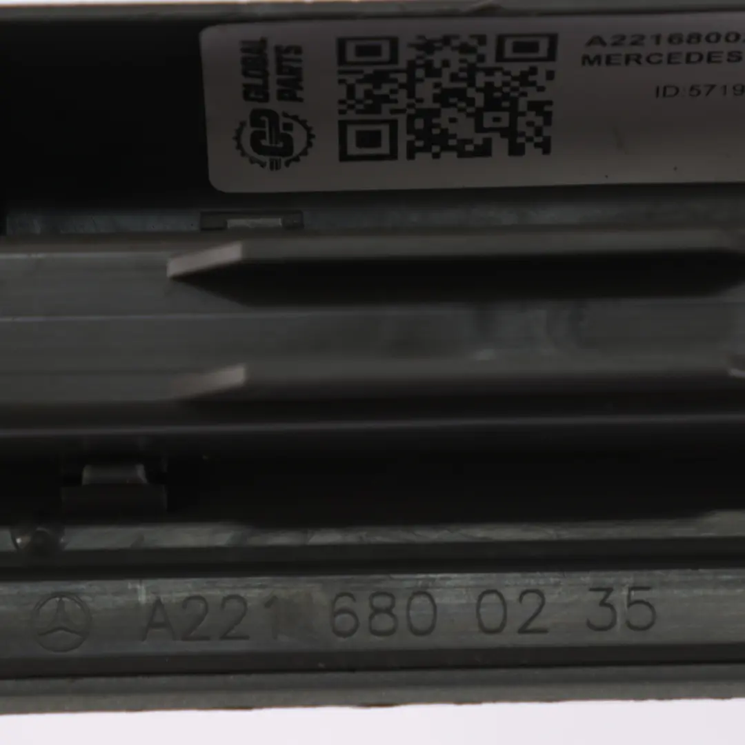 Entrada Umbral Tapa Tira Delantera Derecha recortar para Mercedes W221 con número de pieza A2216800235 Mercedes W221 Entrada Umbral Tapa Tira Delantera Derecha recortar - SKU A2216800235-2 - Número de pieza A2216800235