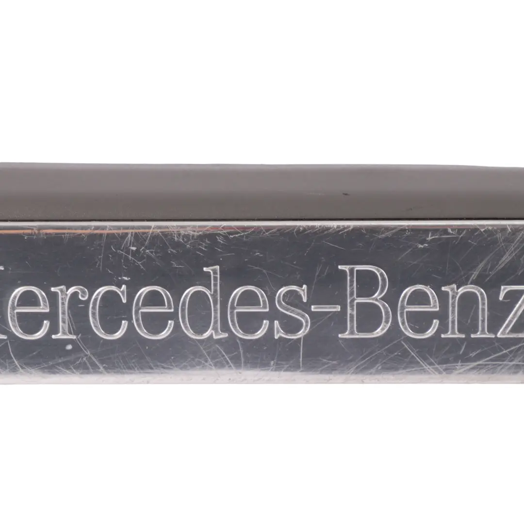 Listwa Nakładka Progowa Przednia Prawa do Mercedes W221 o numerze A2216800235 Mercedes W221 Listwa Nakładka Progowa Przednia Prawa - SKU A2216800235-2 - Numer Części A2216800235