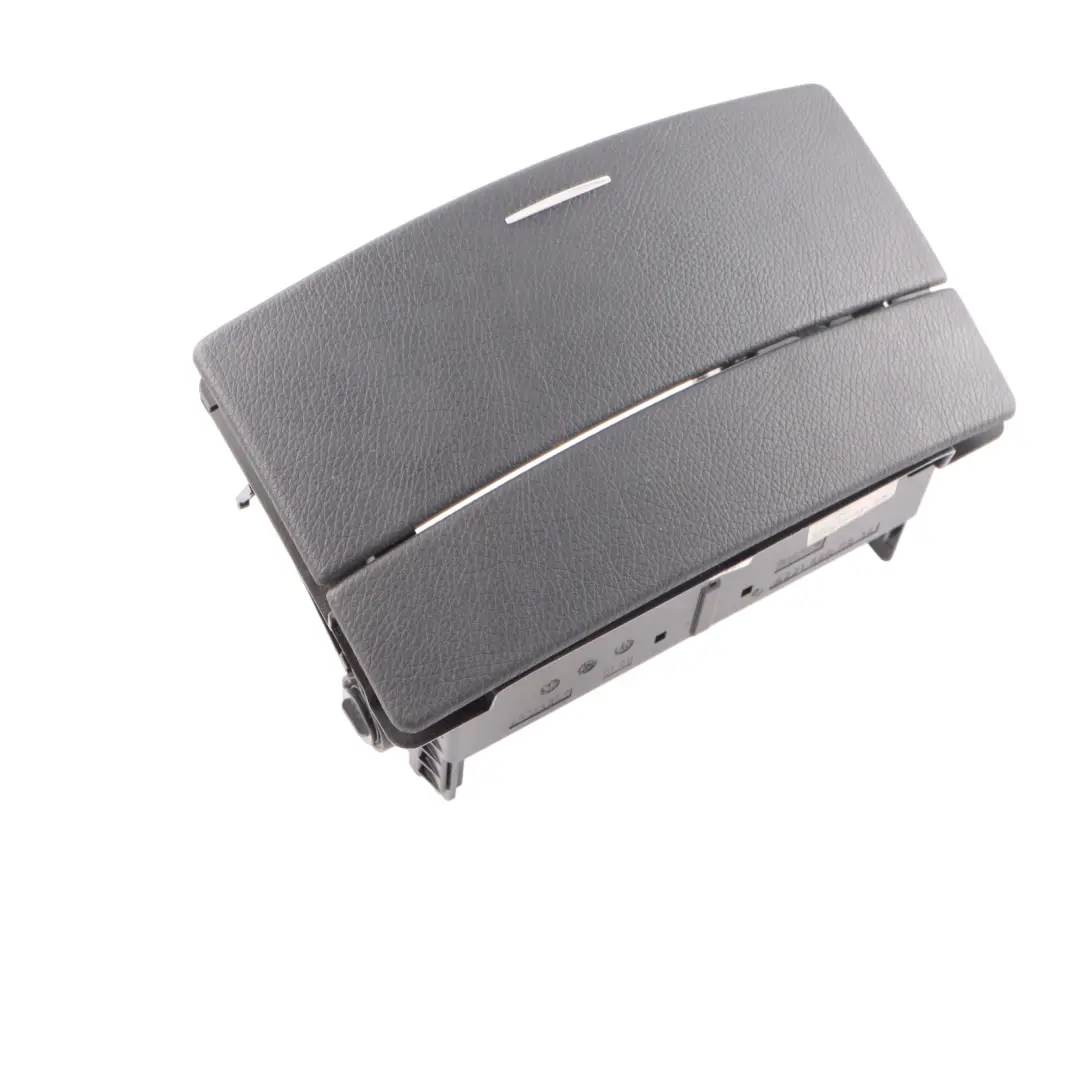 Schowek Osłona Klapka Zmieniarki do Mercedes W221 o numerze A2216800834 Mercedes W221 Schowek Osłona Klapka Zmieniarki - SKU A2216800834 - Numer Części A2216800834