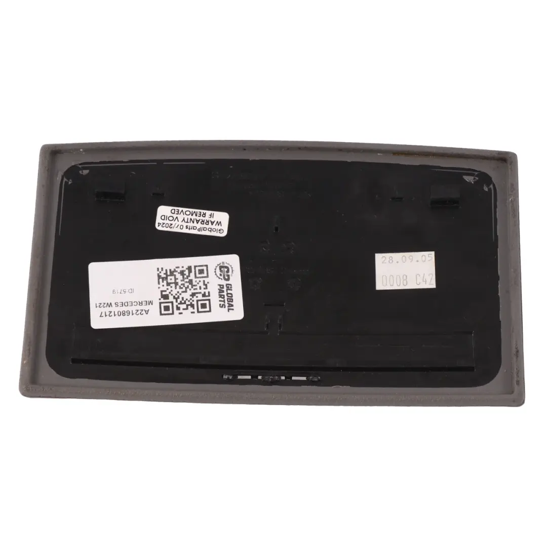 Couvercle de rangement pour porte-gobelets Console centrale Gris pour Mercedes W221 à propos du numéro de pièce A2216801217 Mercedes W221 Couvercle de rangement pour porte-gobelets Console centrale Gris - SKU A2216801217 - Numéro de pièce A2216801217