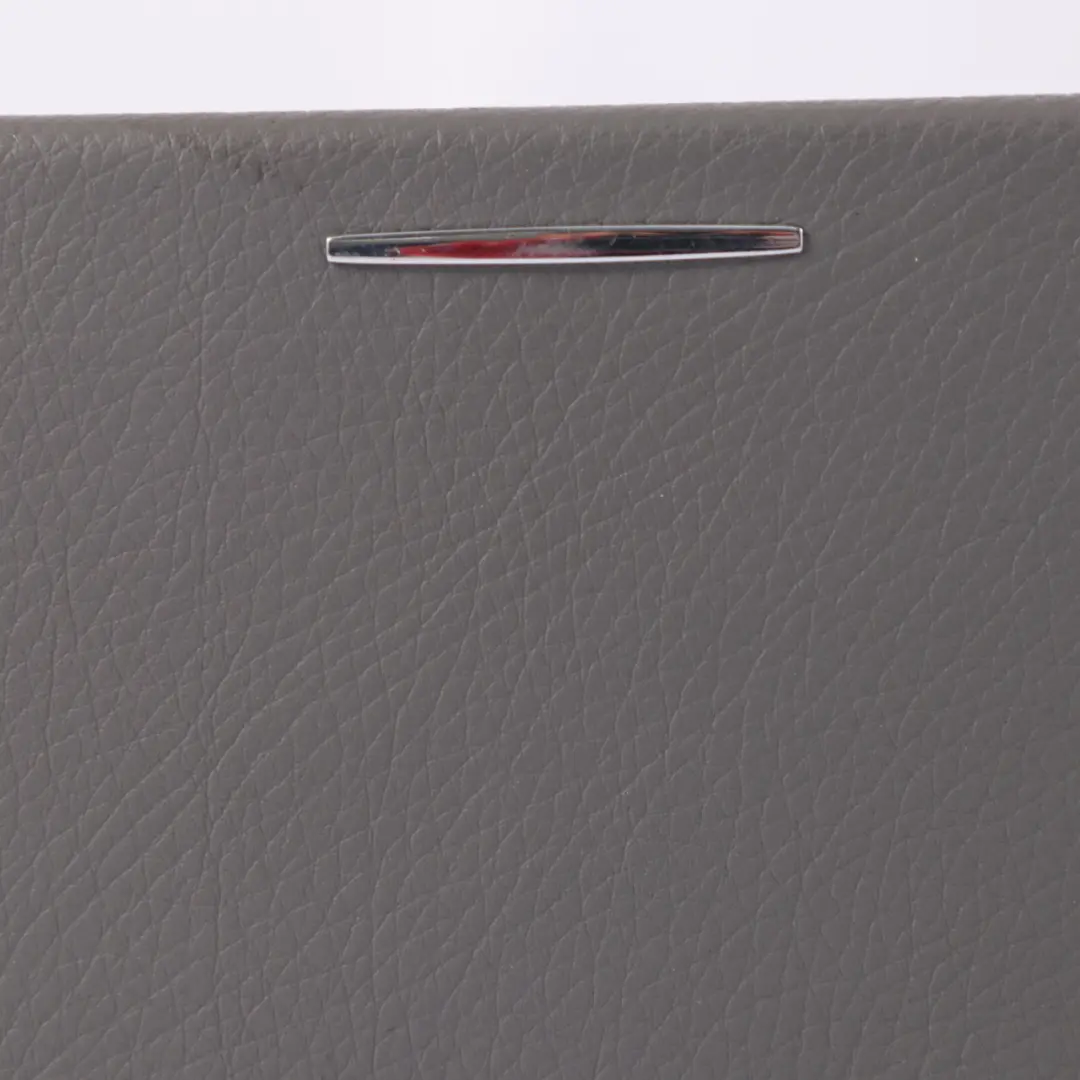 Pokrywa Uchwytu Na Kubki Szara Basalt Grey do Mercedes W221 o numerze A2216801217 Mercedes W221 Pokrywa Uchwytu Na Kubki Szara Basalt Grey - SKU A2216801217 - Numer Części A2216801217