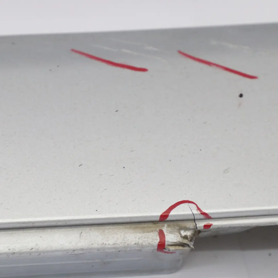 Umbral lateral falda cubierta izquierdo Iridium Silver - 775 para Mercedes W221 con número de pieza A2216900340 Mercedes W221 Umbral lateral falda cubierta izquierdo Iridium Silver - 775 - SKU A2216900340-IRS - Número de pieza A2216900340