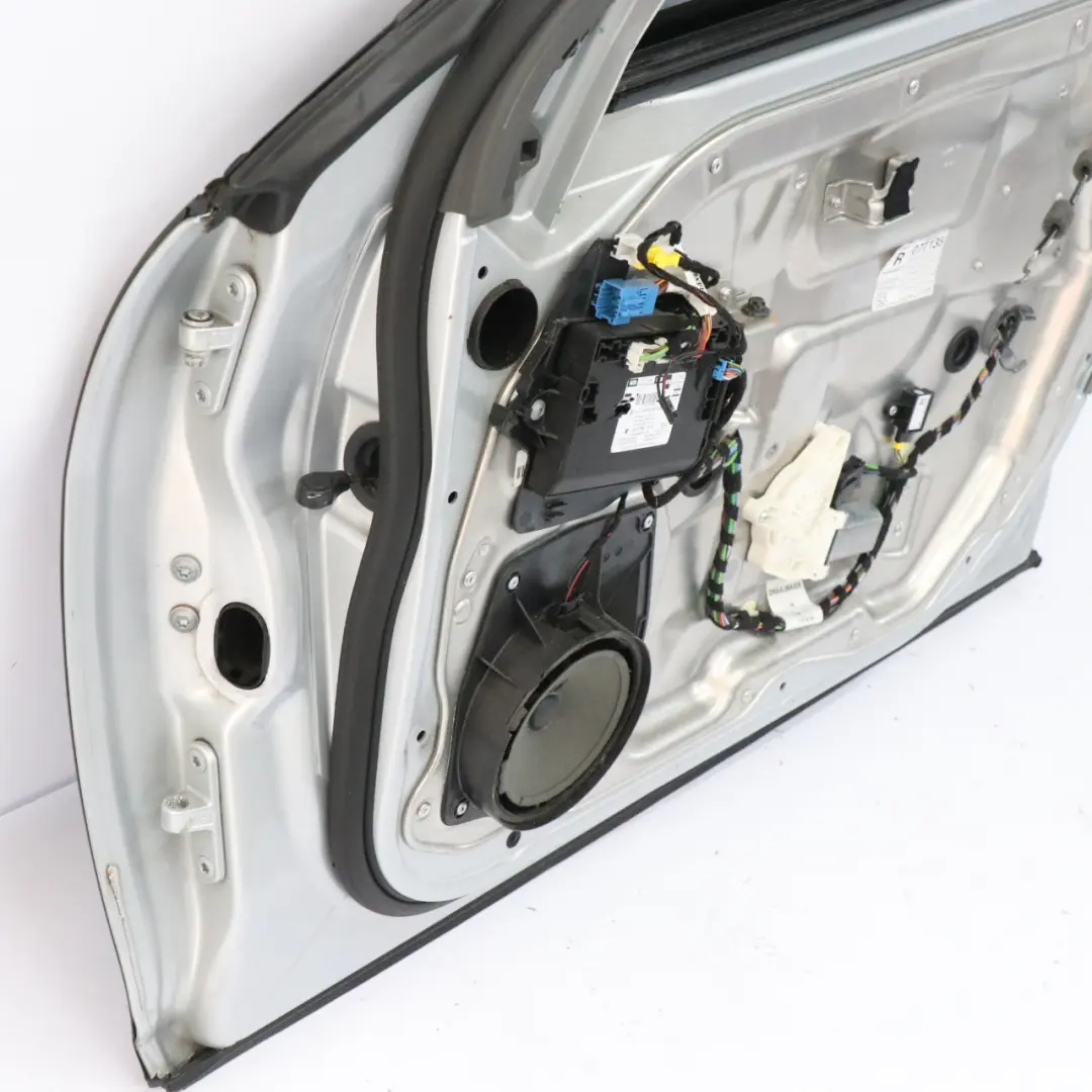 Drzwi Prawe Przednie Iridium Silver Srebrny Metalik - 775 do Mercedes W221 o numerze A2217200205 Mercedes W221 Drzwi Prawe Przednie Iridium Silver Srebrny Metalik - 775 - SKU A2217200205-IRS - Numer Części A2217200205