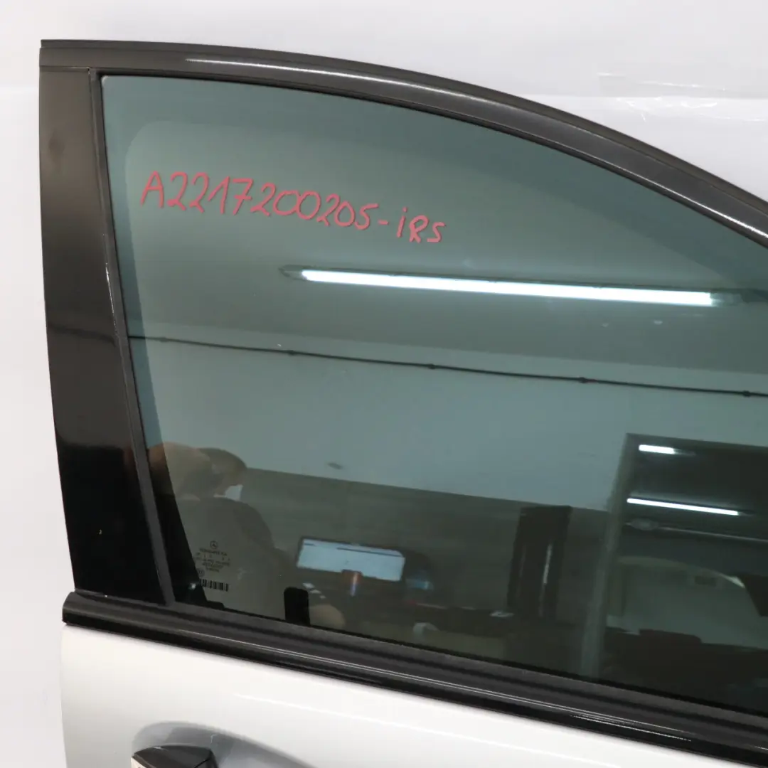 Porta anteriore destra Iridium Silver Metallic - 775 per Mercedes W221 con numero di parte A2217200205 Mercedes W221 Porta anteriore destra Iridium Silver Metallic - 775 - SKU A2217200205-IRS - Numero di parte A2217200205