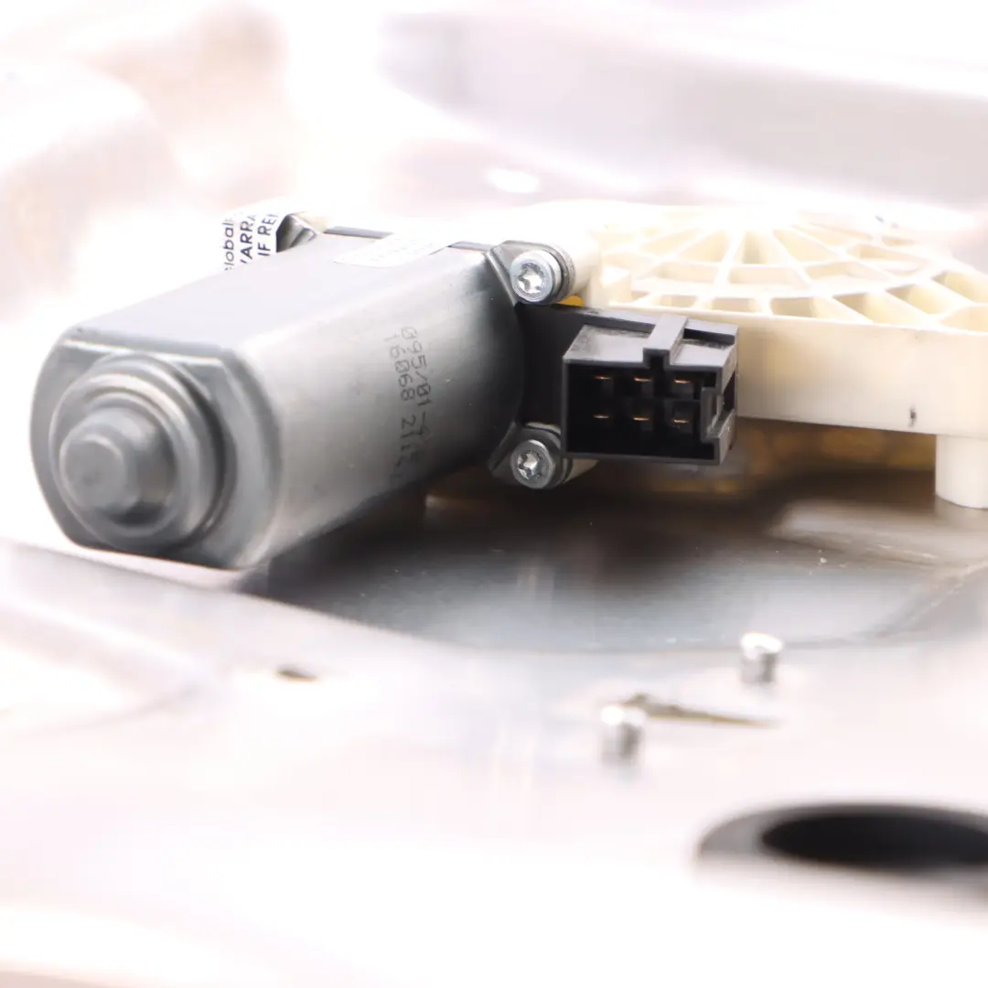 Window Lifter Motor Front Right O/S Regulator Unit to Mercedes W221 with Part number A2217200246 Mercedes W221 Window Lifter Motor Front Right O/S Regulator Unit - SKU A2217200246 - Part number A2217200246