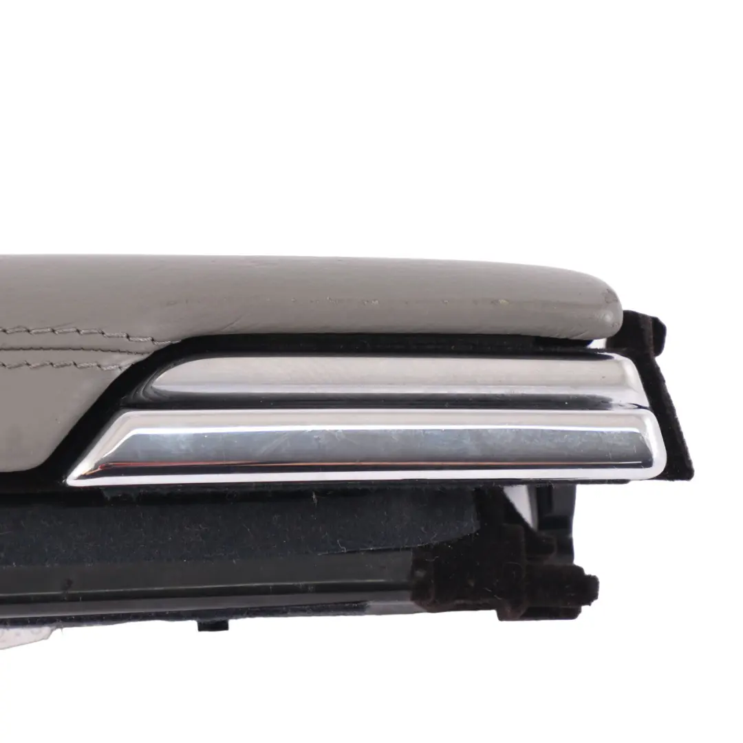 Puerta Tarjeta Delantera Izquierda Apoyabrazos Tapa Cuero Beige para Mercedes W221 con número de pieza A2217270166 Mercedes W221 Puerta Tarjeta Delantera Izquierda Apoyabrazos Tapa Cuero Beige - SKU A2217270166-1 - Número de pieza A2217270166