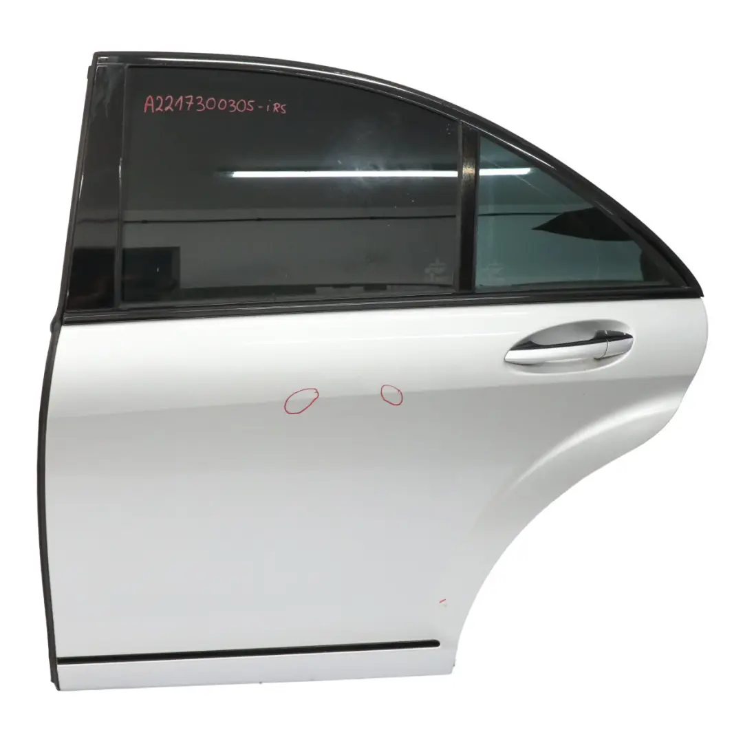 Hintere linke Tür Türverkleidung Iridium Silber Metallic - 775 für Mercedes W221 mit Teilenummer A2217300305 Mercedes W221 Hintere linke Tür Türverkleidung Iridium Silber Metallic - 775 - SKU A2217300305-IRS - Teilenummer A2217300305