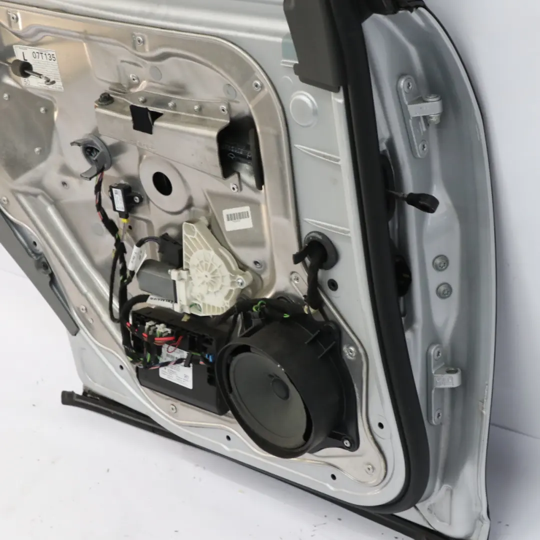 Hintere linke Tür Türverkleidung Iridium Silber Metallic - 775 für Mercedes W221 mit Teilenummer A2217300305 Mercedes W221 Hintere linke Tür Türverkleidung Iridium Silber Metallic - 775 - SKU A2217300305-IRS - Teilenummer A2217300305