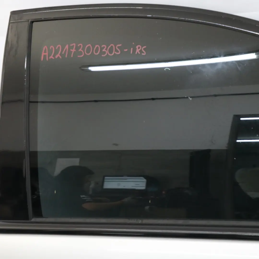 Puerta Trasera Izquierda Plata Iridium Metalizado - 775 para Mercedes W221 con número de pieza A2217300305 Mercedes W221 Puerta Trasera Izquierda Plata Iridium Metalizado - 775 - SKU A2217300305-IRS - Número de pieza A2217300305