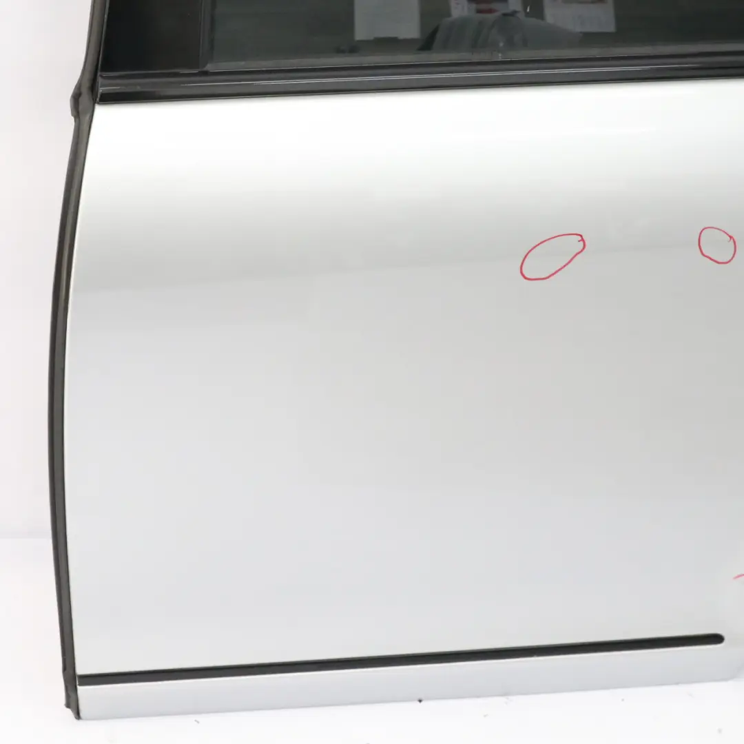 Revêtement de porte arrière gauche Argent Iridium Métallisé - 775 pour Mercedes W221 à propos du numéro de pièce A2217300305 Mercedes W221 Revêtement de porte arrière gauche Argent Iridium Métallisé - 775 - SKU A2217300305-IRS - Numéro de pièce A2217300305