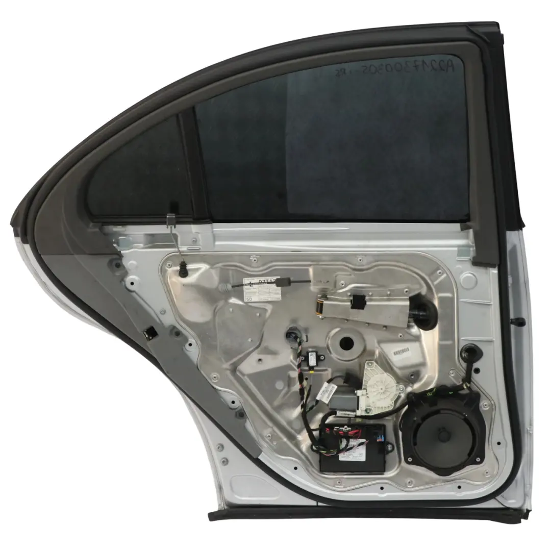 Puerta Trasera Izquierda Plata Iridium Metalizado - 775 para Mercedes W221 con número de pieza A2217300305 Mercedes W221 Puerta Trasera Izquierda Plata Iridium Metalizado - 775 - SKU A2217300305-IRS - Número de pieza A2217300305