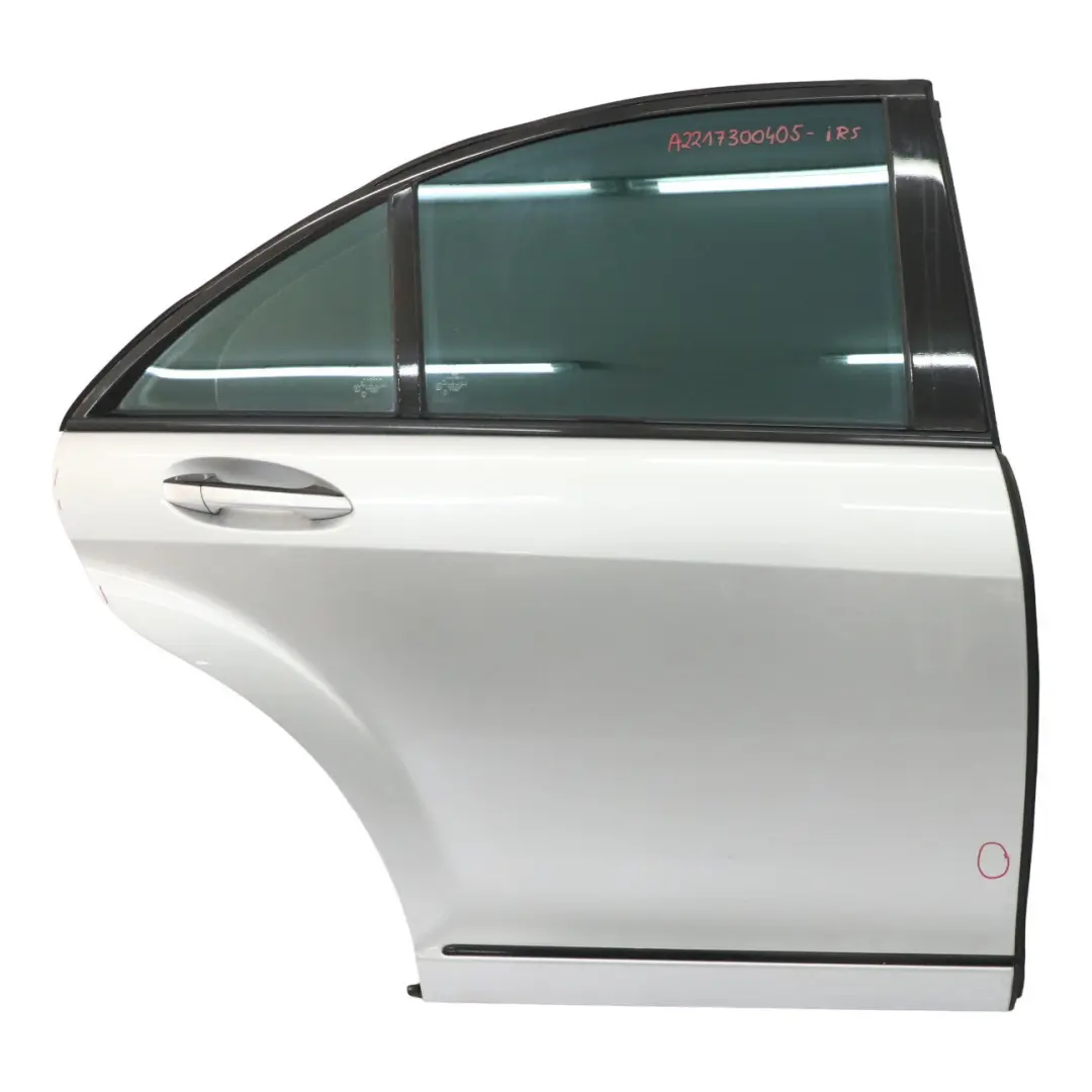 Puerta Trasera Derecha Plata Iridium Metalizado - 775 para Mercedes W221 con número de pieza A2217300405 Mercedes W221 Puerta Trasera Derecha Plata Iridium Metalizado - 775 - SKU A2217300405-IRS - Número de pieza A2217300405
