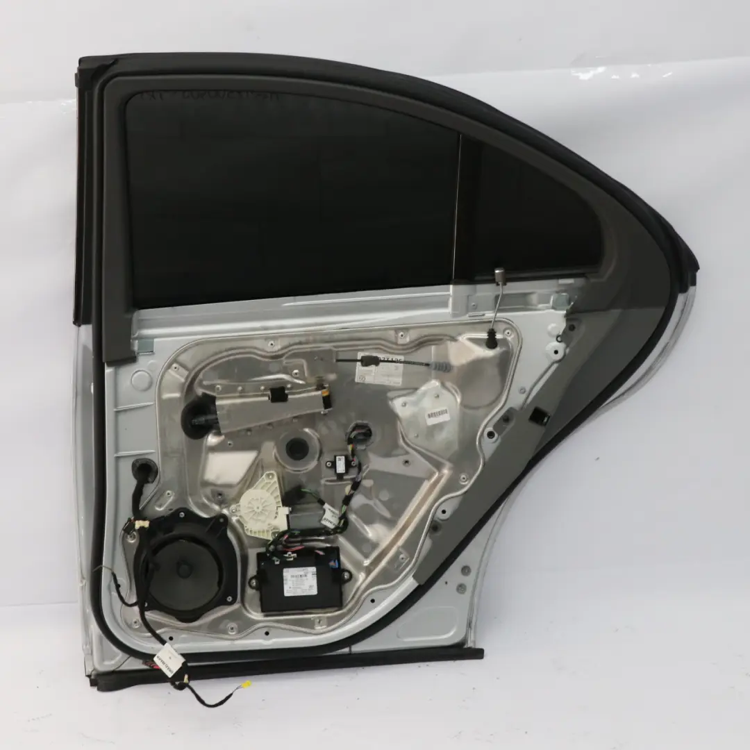 Hintere rechte Tür Iridium Silber Metallic - 775 für Mercedes W221 mit Teilenummer A2217300405 Mercedes W221 Hintere rechte Tür Iridium Silber Metallic - 775 - SKU A2217300405-IRS - Teilenummer A2217300405