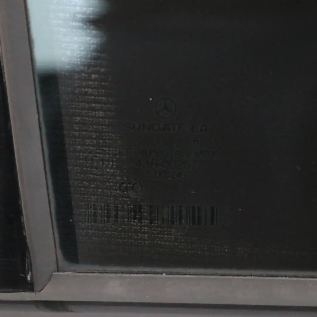 Porta posteriore destra Iridium Silver Metallic - 775 per Mercedes W221 con numero di parte A2217300405 Mercedes W221 Porta posteriore destra Iridium Silver Metallic - 775 - SKU A2217300405-IRS - Numero di parte A2217300405