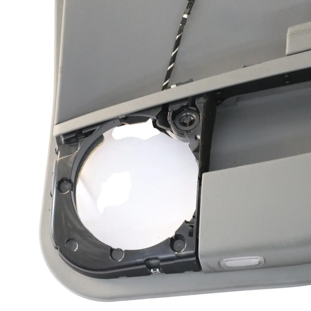 Coperchio scheda porta pannello posteriore destro Grigio Pelle per Mercedes W221 con numero di parte A2217301679 Mercedes W221 Coperchio scheda porta pannello posteriore destro Grigio Pelle - SKU A2217301679-1 - Numero di parte A2217301679