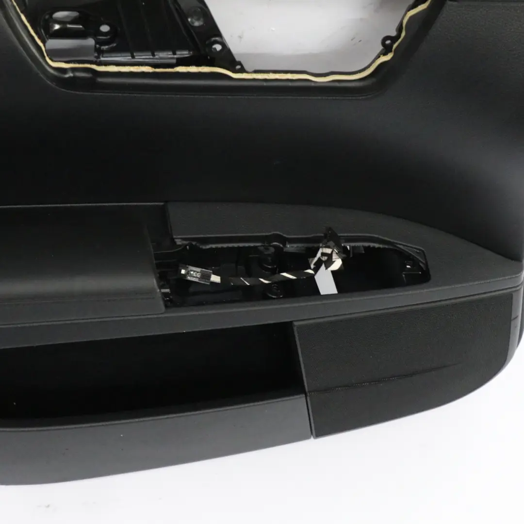 Coperchio scheda porta posteriore sinistra rivestimento nera Nappa per Mercedes W221 con numero di parte A2217302579 Mercedes W221 Coperchio scheda porta posteriore sinistra rivestimento nera Nappa - SKU A2217302579 - Numero di parte A2217302579