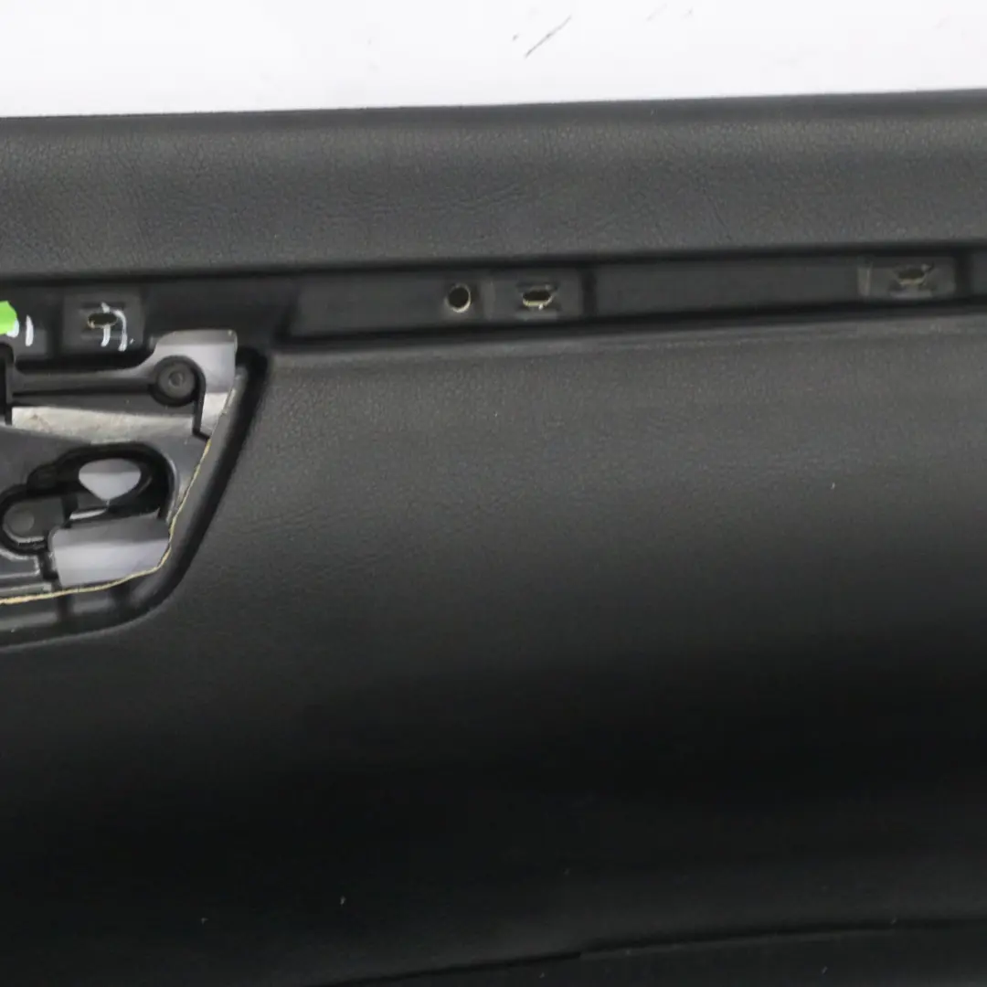 Boczek Drzwi Prawy Tył Czarna Skóra Nappa do Mercedes W221 o numerze A2217302679 Mercedes W221 Boczek Drzwi Prawy Tył Czarna Skóra Nappa - SKU A2217302679 - Numer Części A2217302679