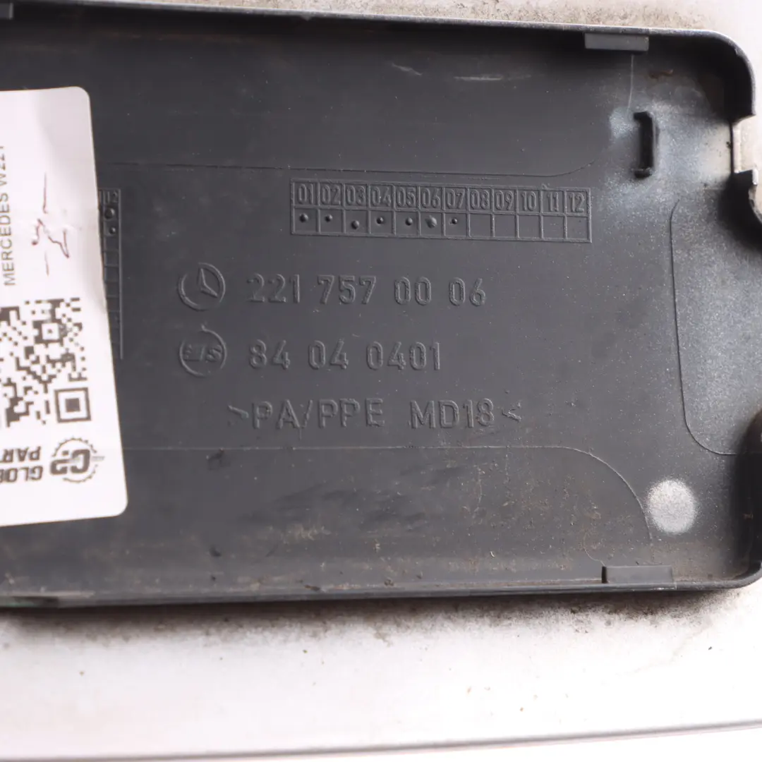 Mercedes W221 Coperchio tappo serbatoio sportello carburante Obsidian Nero 197 - SKU A2217570006-IRS - Numero di parte A2217570006
