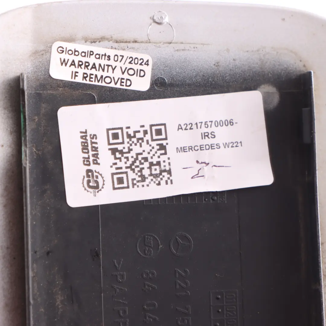 Tapa del depósito de combustible Obsidian Negro Metalizado 197 para Mercedes W221 con número de pieza A2217570006 Mercedes W221 Tapa del depósito de combustible Obsidian Negro Metalizado 197 - SKU A2217570006-IRS - Número de pieza A2217570006