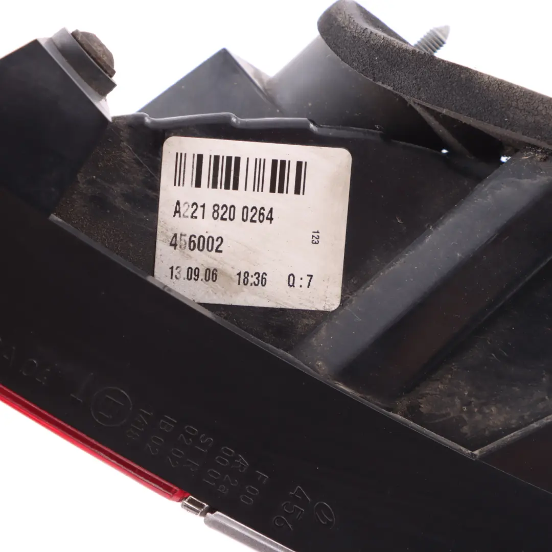 Luz Trasera Derecha Iridium Silver - 775 A2218200264 para Mercedes W221 con número de pieza A2218200266 Mercedes W221 Luz Trasera Derecha Iridium Silver - 775 A2218200264 - SKU A2218200266-IRS - Número de pieza A2218200266