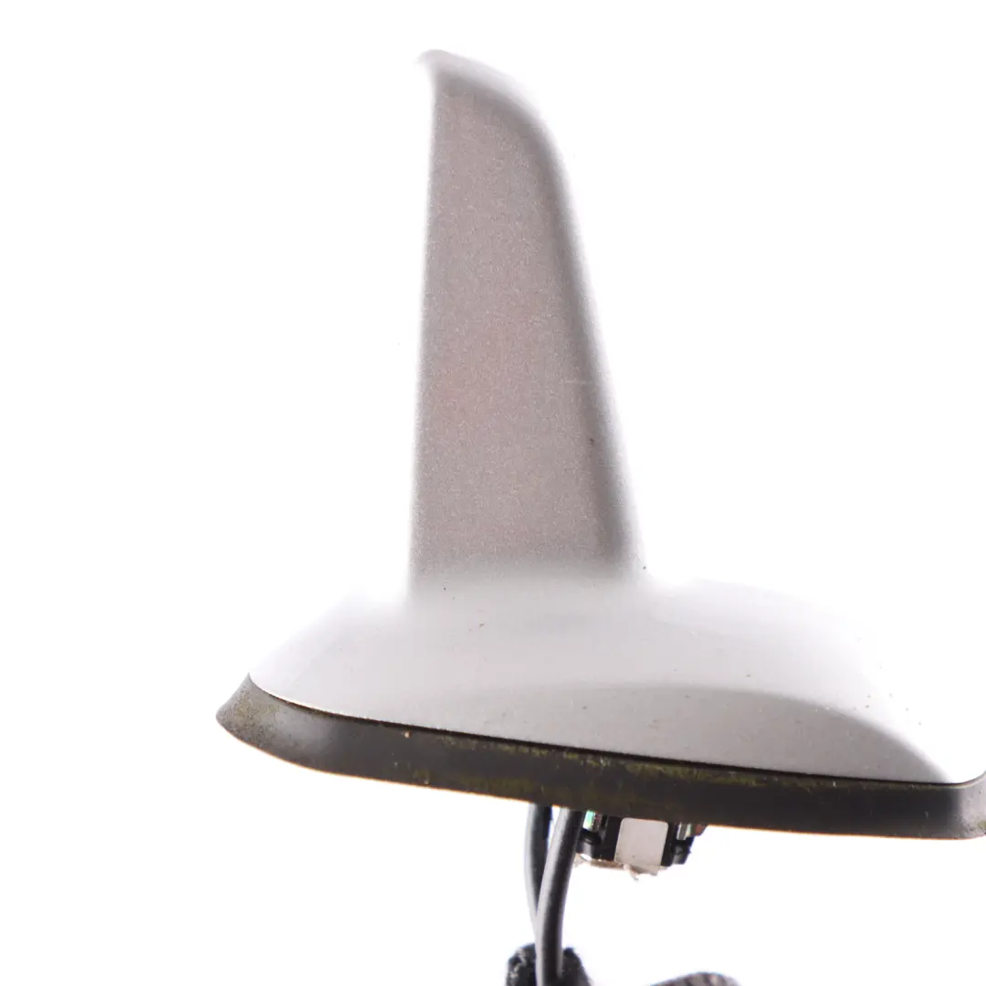 Dachantenne Haifischflosse Iridium Silber Metallic 775 für Mercedes W221 mit Teilenummer A2218203175 Mercedes W221 Dachantenne Haifischflosse Iridium Silber Metallic 775 - SKU A2218203175-IRS - Teilenummer A2218203175