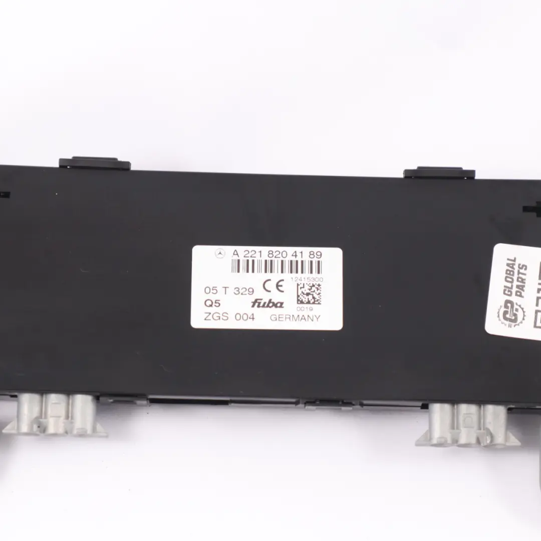 Antenna Amplificatore Antenna per Mercedes W221 con numero di parte A2218204189 Mercedes W221 Antenna Amplificatore Antenna - SKU A2218204189 - Numero di parte A2218204189
