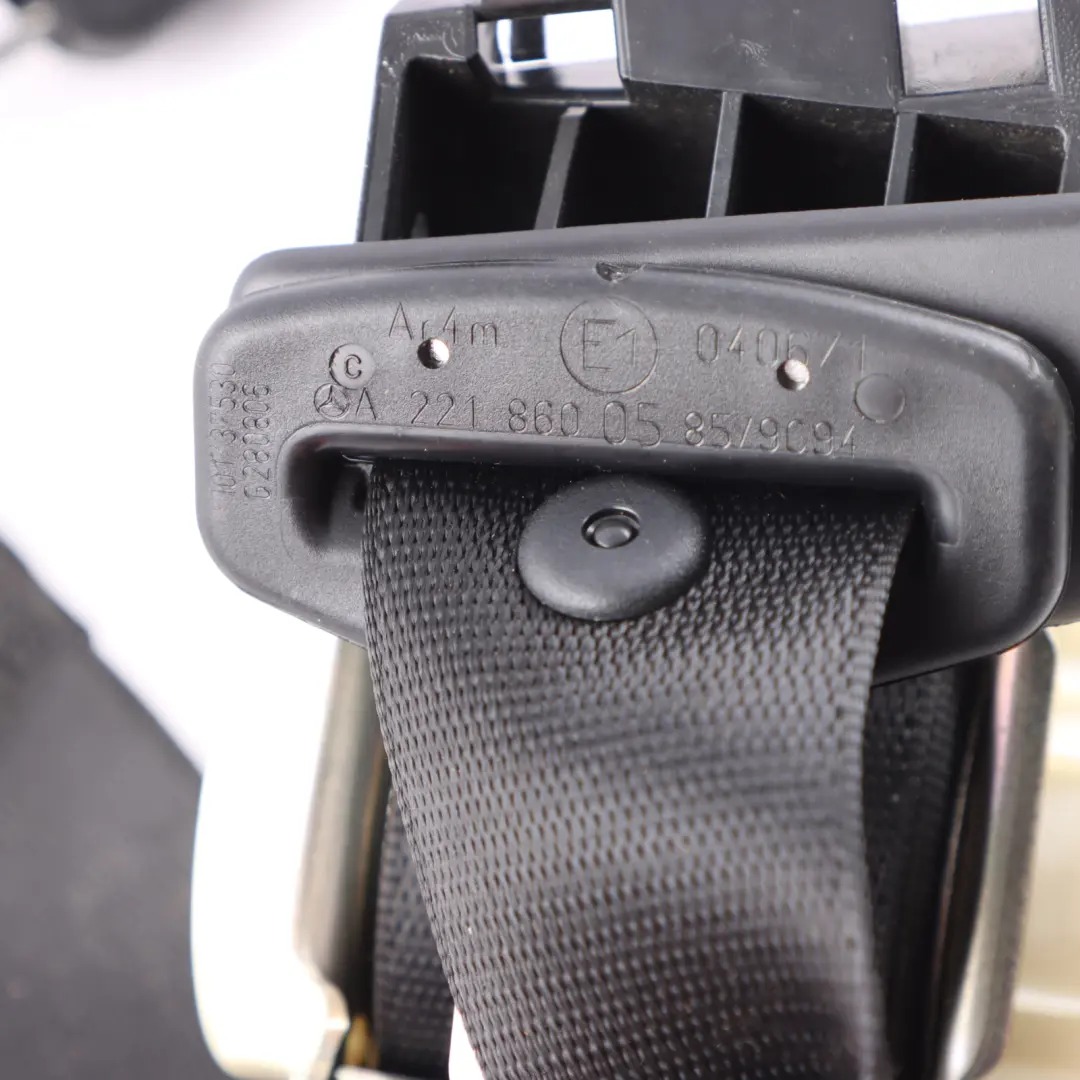 Belt Rear Centre Middle Seatbelt Buckle Black to Mercedes W221 Seat with Part number A2218600585 Mercedes W221 Seat Belt Rear Centre Middle Seatbelt Buckle Black - SKU A2218600585-1 - Part number A2218600585