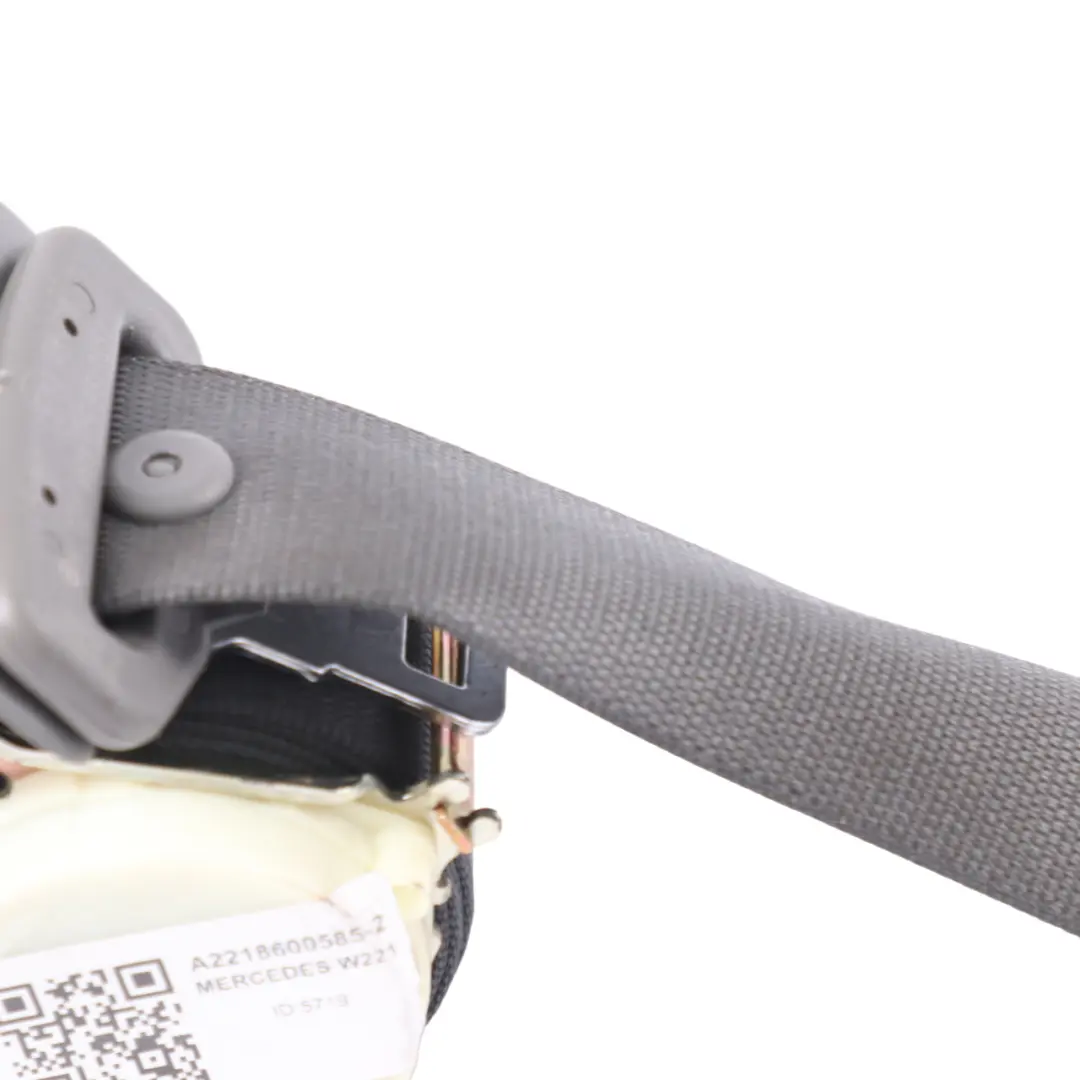 Mercedes W221 Seat Belt Rear Centre Middle Seatbelt Buckle - SKU A2218600585-2 - Numéro de pièce A2218600585