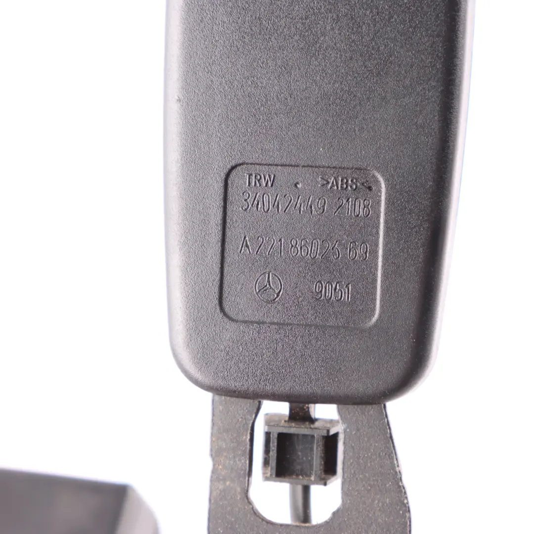 Hebilla Asiento Cinturón Negro Centro Trasero Derecho para Mercedes W221 con número de pieza A2218602569 Mercedes W221 Hebilla Asiento Cinturón Negro Centro Trasero Derecho - SKU A2218602569-1 - Número de pieza A2218602569