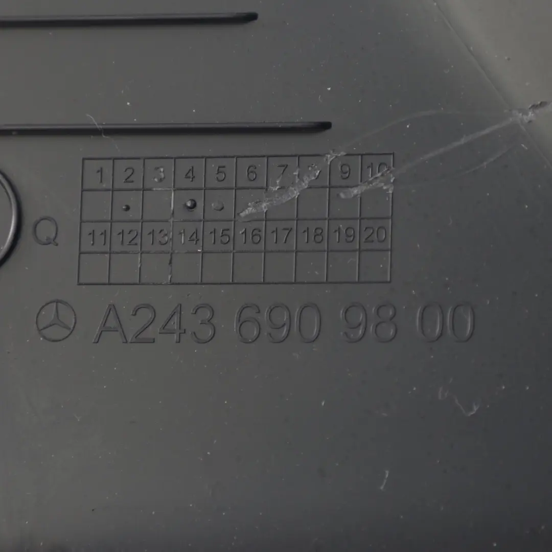Pannello rivestimento montante B destro della colonna per Mercedes H243 con numero di parte A2436909800 Mercedes H243 Pannello rivestimento montante B destro della colonna - SKU A2436909800 - Numero di parte A2436909800