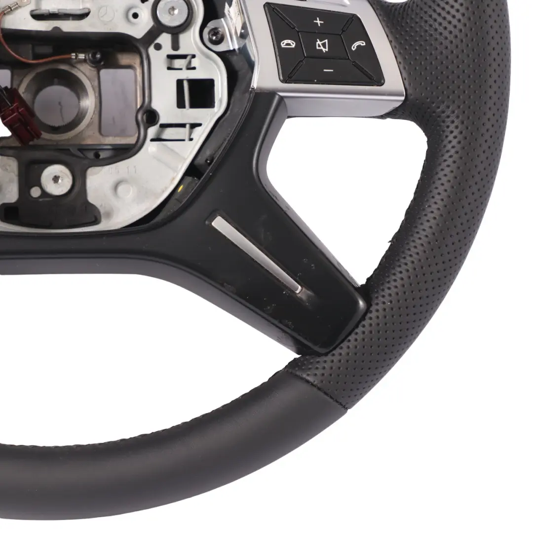 NUOVO volante in pelle nera multifunzione per Mercedes W204 con numero di parte A2464601503 Mercedes W204 NUOVO volante in pelle nera multifunzione - SKU A2464601503-2 - Numero di parte A2464601503