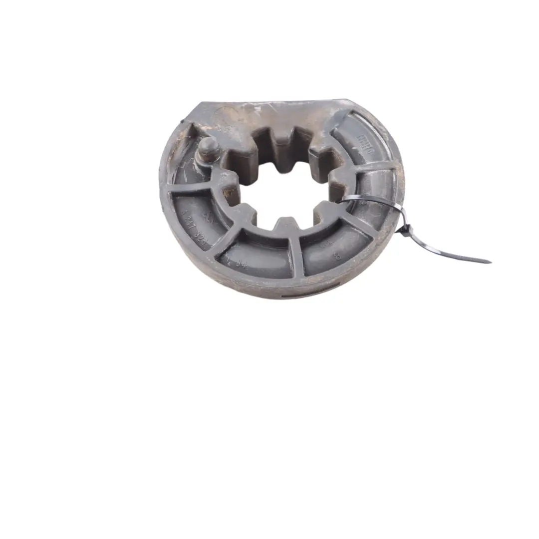 Inserto Retención Muelle Trasero Izquierdo Derecho para Mercedes W177 con número de pieza A2473250184 Mercedes W177 Inserto Retención Muelle Trasero Izquierdo Derecho - SKU A2473250184 - Número de pieza A2473250184