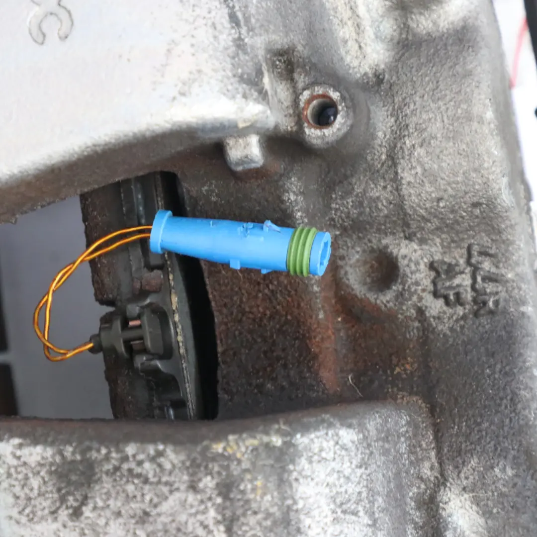 Mercedes H243 Pinza freno anteriore destra Staffa porta pinza - SKU A2474214400 - Numero di parte A2474214400