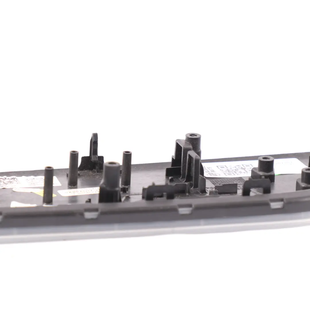 Panneau garniture porte avant gauche Aluminium pour Mercedes EQA H243 à propos du numéro de pièce A2477202102 Mercedes EQA H243 Panneau garniture porte avant gauche Aluminium - SKU A2477202102 - Numéro de pièce A2477202102