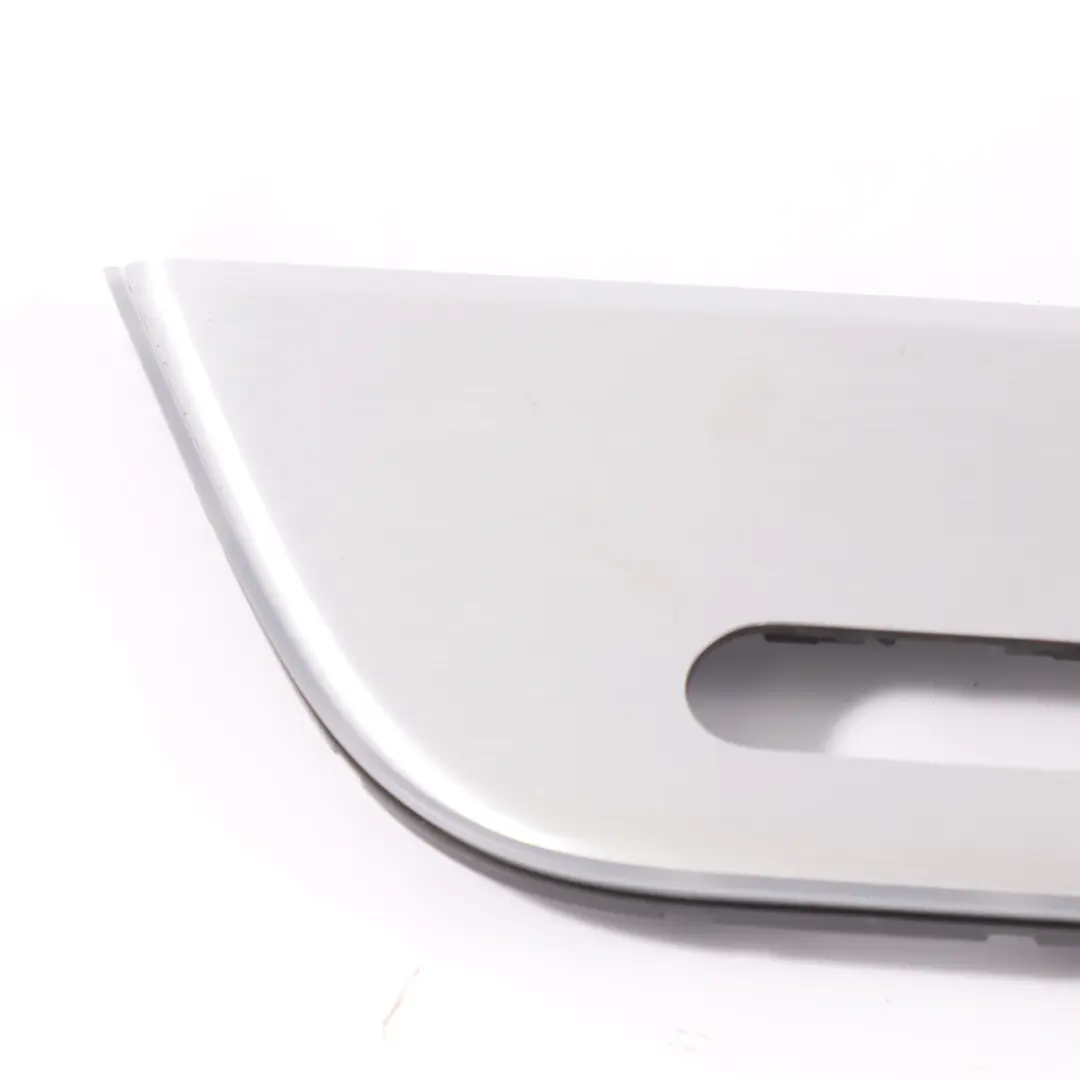 Türkartenverkleidung Trim Vorne Links Aluminium für Mercedes EQA H243 mit Teilenummer A2477202102 Mercedes EQA H243 Türkartenverkleidung Trim Vorne Links Aluminium - SKU A2477202102 - Teilenummer A2477202102